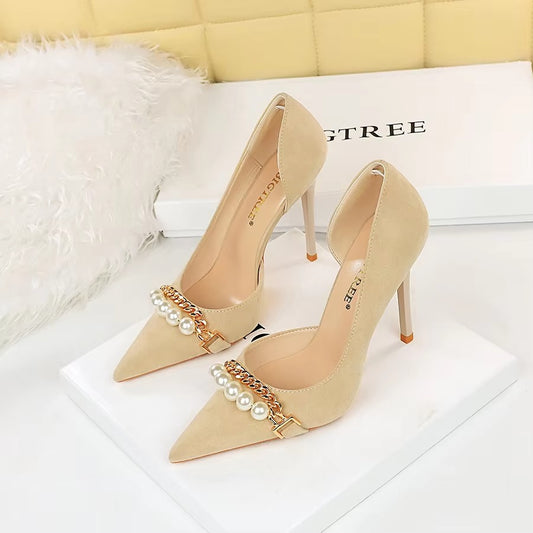Euro-American Banquet Super High Heels – Suede, Pointed, Pearl Metal Chain (Slimming)